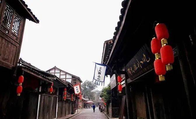 法庭庭长姚庆安